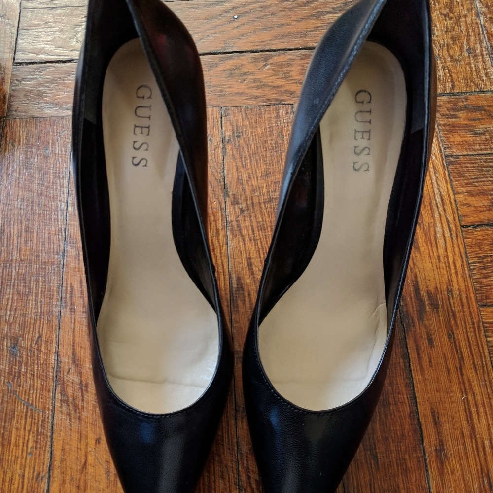 Guess - Picture 2 of 4